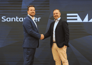 Santander, primer banco en México en unirse a la Electromovilidad Asociación (EMA)