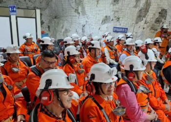 Autoridades de la AIMMGM visitan la mina de zinc más importante de Industrias Peñoles