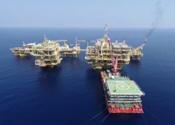 Woodside Energy y Baker Hughes desarrollarán soluciones de descarbonización en industria petrolera y GNL 