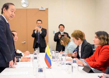 Colombia y Japón colaborarán para impulsar transición energética, IA y nanotecnología  