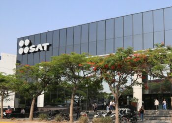 SAT suspende importaciones de combustibles de Valero México