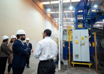 Chile inaugura primera planta de reciclaje de neumáticos mineros en el mundo