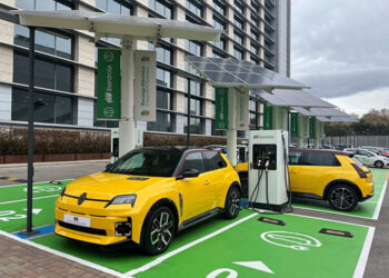 Iberdrola y Renault firman convenio a favor de la electromovilidad y energías limpias en España