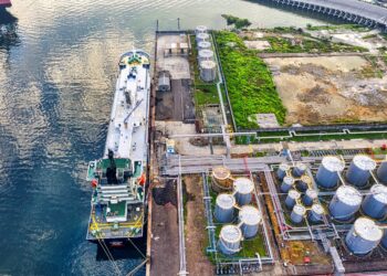 Aramco podría colaborar con Woodside en proyecto de GNL de Luisiana