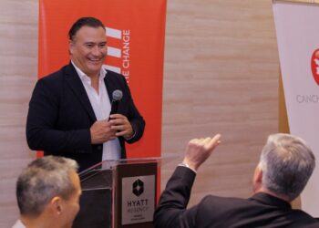 Jalisco y la empresa Solfium firman convenio para impulsar energías limpias