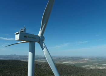 Iberdrola y Renfe firman acuerdo de compra de energía eólica en España