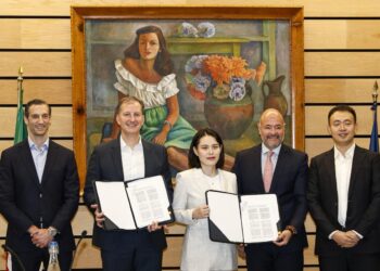 BYD y BBVA firman convenio a favor de la electromovilidad en México