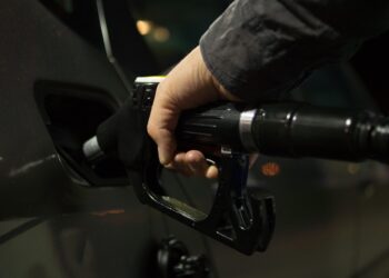 ¿A dónde va el diésel?: Pemex produce más de lo que vende