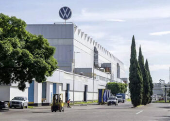 Entre aranceles y posible huelga, le llueve sobre mojado a Volkswagen Puebla 