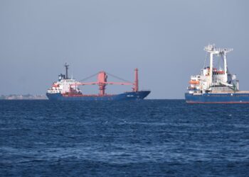 Multan con 2 mdd a empresa naviera por derrame de hidrocarburos en el Golfo de México