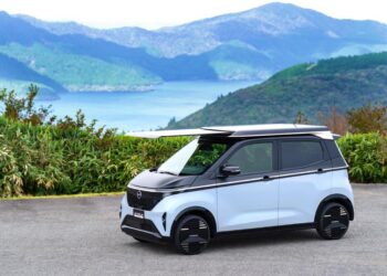 Nissan presenta prototipo de vehículo alimentado por energía solar 
