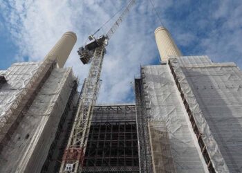 Construcción crece en noviembre, pero el deterioro anual persiste