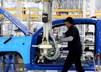 Aranceles y desaceleración golpean a la manufactura, motor del PIB mexicano