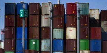 México rompe récord de exportaciones a EU y lidera compras pese a caída de importaciones