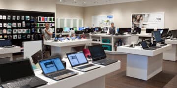 Equipo de cómputo mexicano hace su agosto en EU; ventas se disparan 84%