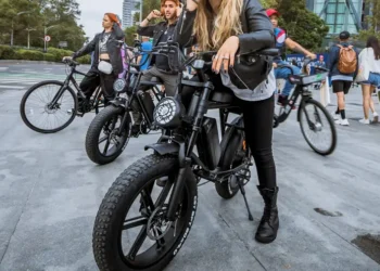 CDMX endurece reglas de movilidad: scooters y bicicletas eléctricas necesitarán placas y licencia