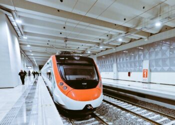 Sheinbaum acelera trenes: CDMX-AIFA operará antes de Semana Santa