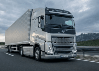 Volvo Trucks fortalece su presencia logística en el sureste con flota de camiones
