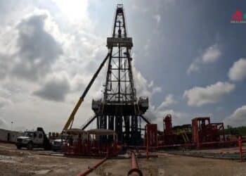 Slim fortalece alianza con Pemex; van por contrato mixto en campo Macavil