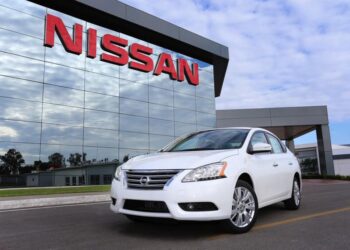 Ajuste de Nissan golpea producción; se hunde 31% en México