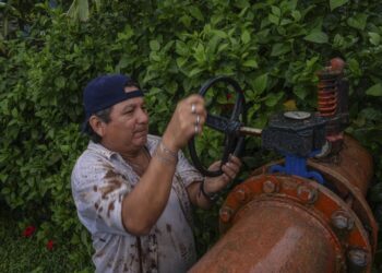 Autoridades piden a productores de campo regularizar concesiones de agua