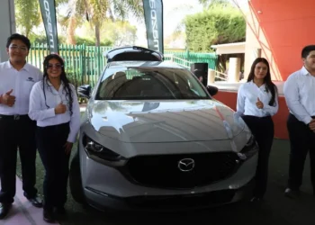 Mazda dona vehículo a CONALEP Irapuato con fines educativos