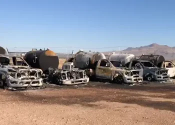Movilizan cuerpos de emergencia por incendio de pipas de gas LP en Chihuahua