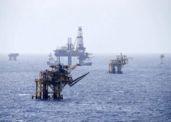 Pemex niega derrame de hidrocarburo en playas de Veracruz