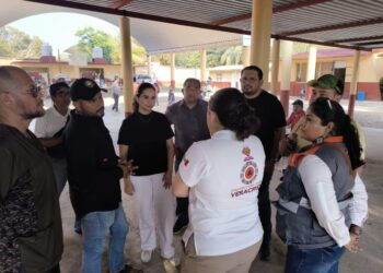 Instalan refugios temporales en Veracruz tras incendio de pozo de PEMEX