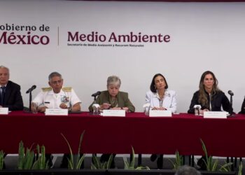 Derrame en Coatzacoalcos: Semar detecta tres fuentes y apunta a Cantarell