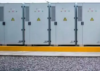 Autoconsumo aislado con almacenamiento inteligente garantiza continuidad operativa