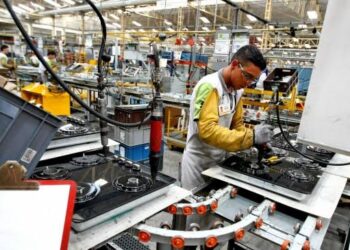 Falta de técnicos presiona a empresas en regiones industriales