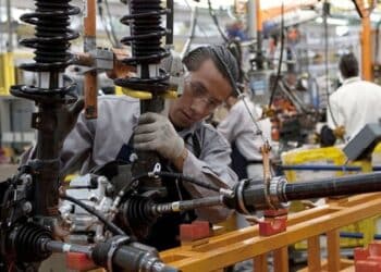Industria manufacturera enfrenta crisis por costos, inseguridad y menor demanda