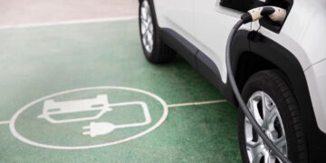 Ventas de eléctricos e híbridos se disparan 59.5% en abril