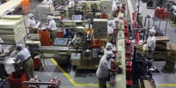 Empleo manufacturero liga 37 meses de caída por aranceles y menor inversión
