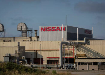 Cierre de planta en Civac hunde producción de Nissan en México