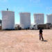 Megadecomiso en Tamaulipas: FGR asegura combustible, tanques y equipo de una refinería ilegal