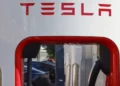 Tesla registra caída de  4% mientras acelera su apuesta por la IA y la robótica