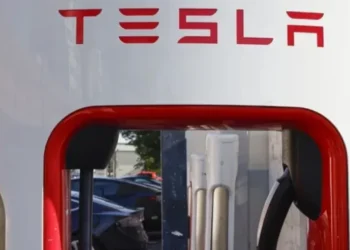 Tesla registra caída de  4% mientras acelera su apuesta por la IA y la robótica