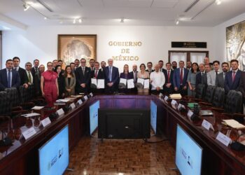 ¿Gasolina a menos de 24 pesos? Sheinbaum extiende acuerdo con gasolineros