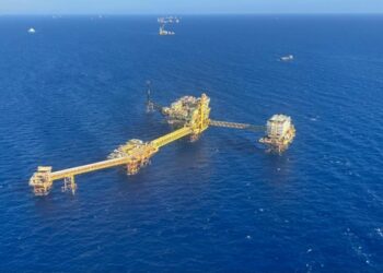 Tras derrame en Ek-Balam, Pemex repara ducto a 50 metros bajo el mar