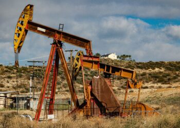EIA eleva su previsión del petróleo: ¿cuánto tiempo puede permanecer el Brent por encima de los 100 dólares?