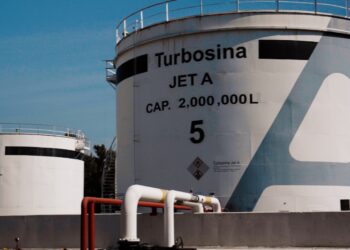 ASA mueve 14.8 millones de litros de combustible al día: así abastece a los aviones en México