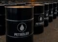 Petróleo Brent roza los 100 dólares tras ataques en Ormuz