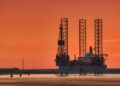 Precio del petróleo cae tras oferta de Irán de reabrir Ormuz: qué significa para el suministro mundial de crudo