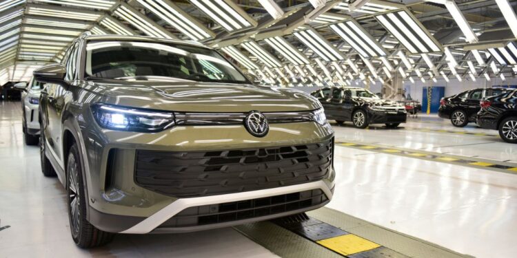 Volkswagen en crisis: protestas y recorte de 50 mil empleos sacuden a la armadora alemana
