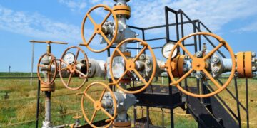 ¿Producir más petróleo con menos dinero? La apuesta para reactivar pozos en México